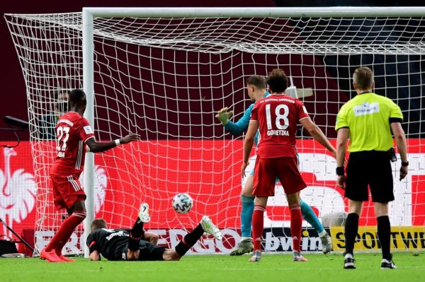 德国杯-莱万梅开二度 拜仁4-2勒沃库森夺双冠王