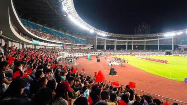 香港精装明星足球赛面容开赛，遂宁公安全力防守祥瑞